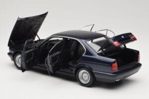 BMW 535i E34 Blue Metallic Minichamps 1:18 100024004 Metall - pilt 5/8