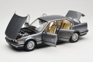 BMW 535i E34 Hall Metallic Minichamps 1:18 100024008 Metall - pilt 2/8