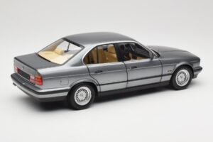 BMW 535i E34 Hall Metallic Minichamps 1:18 100024008 Metall - pilt 3/8