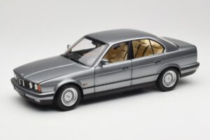 BMW 535i E34 Hall Metallic Minichamps 1:18 100024008 Metall