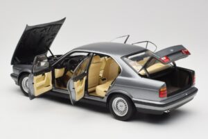 BMW 535i E34 Hall Metallic Minichamps 1:18 100024008 Metall - pilt 5/8