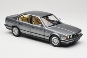 BMW 535i E34 Hall Metallic Minichamps 1:18 100024008 Metall - pilt 6/8