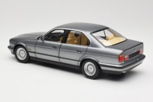 BMW 535i E34 Hall Metallic Minichamps 1:18 100024008 Metall - pilt 7/8