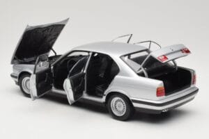 BMW 535i E34 Hõbedane Minichamps 1:18 100024005 Metall - pilt 5/8