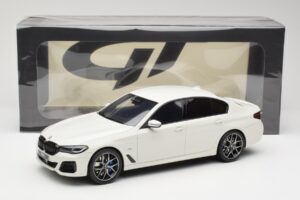 BMW 545e xDrive M-Sport G30 Valge GT Spirit 1:18 GT496 Vaik - pilt 6/6