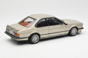 BMW 635 CSi E24 Bronzit Beige Metallic AUTOart 1:18 70523 Metall - pilt 3/8