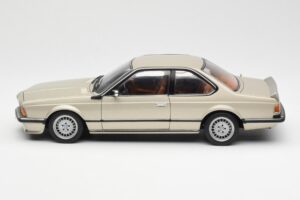 BMW 635 CSi E24 Bronzit Beige Metallic AUTOart 1:18 70523 Metall - pilt 4/8