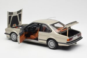 BMW 635 CSi E24 Bronzit Beige Metallic AUTOart 1:18 70523 Metall - pilt 5/8