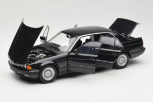 BMW 730i E32 Black Metallic Minichamps 1:18 100023002 Metall - pilt 2/8