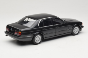BMW 730i E32 Black Metallic Minichamps 1:18 100023002 Metall - pilt 3/8
