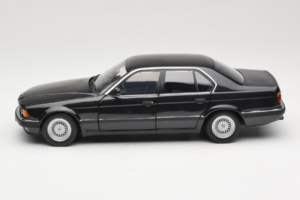 BMW 730i E32 Black Metallic Minichamps 1:18 100023002 Metall - pilt 4/8