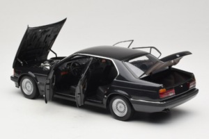 BMW 730i E32 Black Metallic Minichamps 1:18 100023002 Metall - pilt 5/8