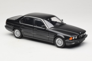 BMW 730i E32 Black Metallic Minichamps 1:18 100023002 Metall - pilt 6/8