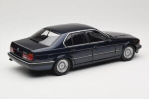 BMW 730i E32 Sinine Metallic Minichamps 1:18 100023006 Metall - pilt 3/8