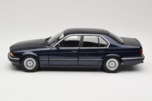 BMW 730i E32 Sinine Metallic Minichamps 1:18 100023006 Metall - pilt 4/8