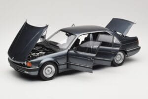 BMW 730i E32 Grey Metallic Minichamps 1:18 100023005 Metall - pilt 2/8
