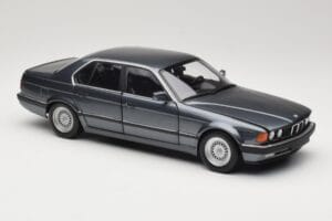 BMW 730i E32 Grey Metallic Minichamps 1:18 100023005 Metall - pilt 6/8