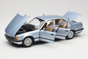 BMW 730i E32 Helesininen Metallic Minichamps 1:18 100023008 Metall - pilt 2/8