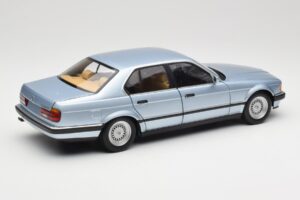 BMW 730i E32 Helesininen Metallic Minichamps 1:18 100023008 Metall - pilt 3/8