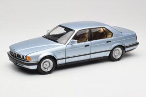 BMW 730i E32 Helesininen Metallic Minichamps 1:18 100023008 Metall