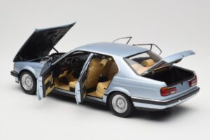 BMW 730i E32 Helesininen Metallic Minichamps 1:18 100023008 Metall - pilt 5/8