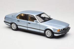 BMW 730i E32 Helesininen Metallic Minichamps 1:18 100023008 Metall - pilt 6/8