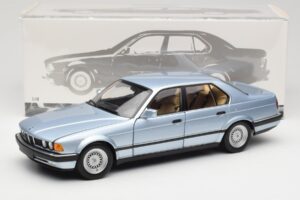 BMW 730i E32 Helesininen Metallic Minichamps 1:18 100023008 Metall - pilt 8/8