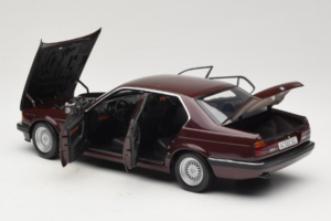 BMW 730i E32 Red Metallic Minichamps 1:18 100023001 Metall - pilt 5/8