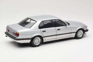 BMW 730i E32 Hõbedane Minichamps 1:18 100023000 Metall - pilt 3/8