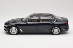 BMW 750Li F02 Imperial Blue Paragon 1:18 80432405586 Metall - pilt 4/8
