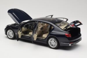 BMW 750Li F02 Imperial Blue Paragon 1:18 80432405586 Metall - pilt 5/8