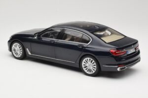 BMW 750Li F02 Imperial Blue Paragon 1:18 80432405586 Metall - pilt 7/8