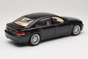 BMW 760Li E66 Individual Must Kyosho 1:18 08573RB Metall - pilt 3/8