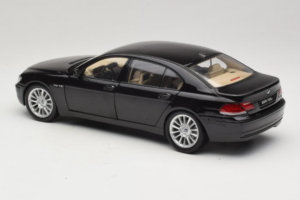 BMW 760Li E66 Individual Must Kyosho 1:18 08573RB Metall - pilt 7/8
