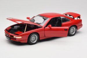 BMW 850Ci E31 Brilliant Red Revell 1:18 8827 Metall - pilt 2/8