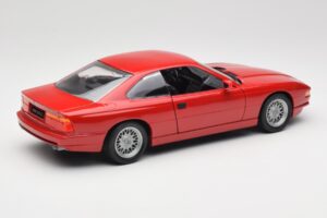 BMW 850Ci E31 Brilliant Red Revell 1:18 8827 Metall - pilt 3/8