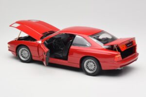 BMW 850Ci E31 Brilliant Red Revell 1:18 8827 Metall - pilt 5/8