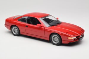 BMW 850Ci E31 Brilliant Red Revell 1:18 8827 Metall - pilt 6/8