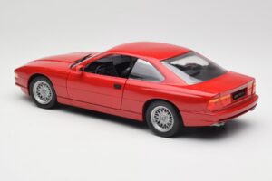 BMW 850Ci E31 Brilliant Red Revell 1:18 8827 Metall - pilt 7/8