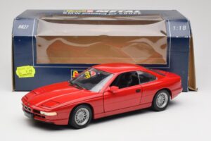 BMW 850Ci E31 Brilliant Red Revell 1:18 8827 Metall - pilt 8/8