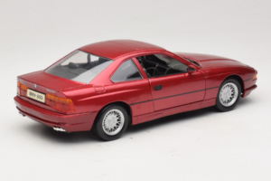 BMW 850i E31 Punane Tchibo 1:18 36157 Metall - pilt 3/8