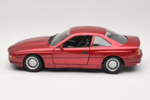 BMW 850i E31 Punane Tchibo 1:18 36157 Metall - pilt 4/8