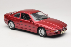 BMW 850i E31 Punane Tchibo 1:18 36157 Metall - pilt 6/8