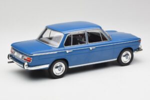 BMW 2000 Tilux E120 Caribe Sinine MCG 1:18 MCG18291 Metall - pilt 2/6