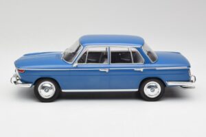 BMW 2000 Tilux E120 Caribe Sinine MCG 1:18 MCG18291 Metall - pilt 3/6