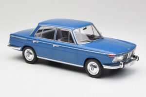 BMW 2000 Tilux E120 Caribe Sinine MCG 1:18 MCG18291 Metall - pilt 4/6