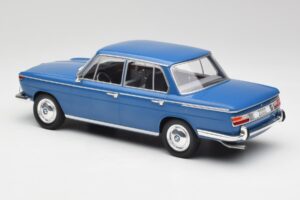 BMW 2000 Tilux E120 Caribe Sinine MCG 1:18 MCG18291 Metall - pilt 5/6