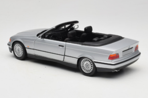 BMW 3 Series E36 Kabriolett Hõbedane UT Models 1:18 BMW008 Metall - pilt 7/8