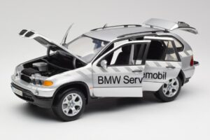 BMW X5 E53 3.0d Service Mobil Kyosho 1:18 80430305646 Metall - pilt 2/8