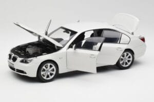BMW E60 545i Alpine Valge Kyosho 1:18 08591W Metall - pilt 2/8